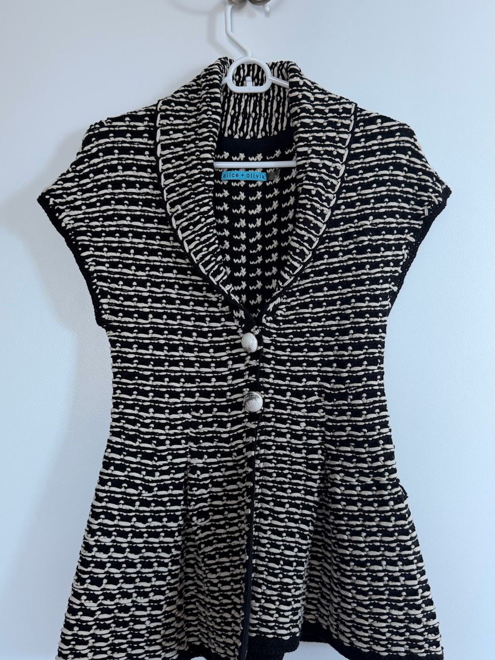 Alice + Olivia Black and Cream Textured Short-Sleeve Sweater Coat